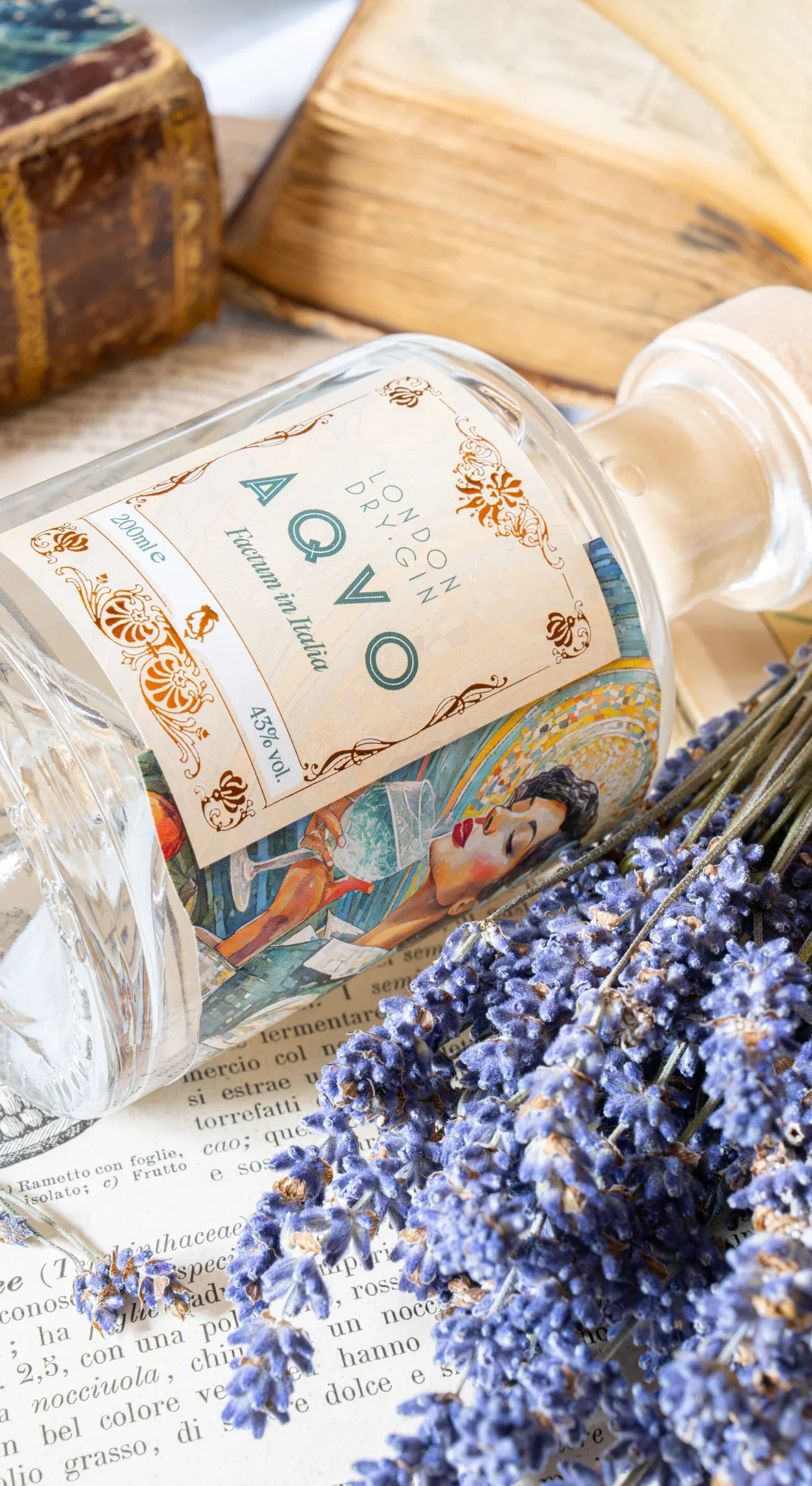 Etichetta Aqvo Gin - realizzata con vernice speciale